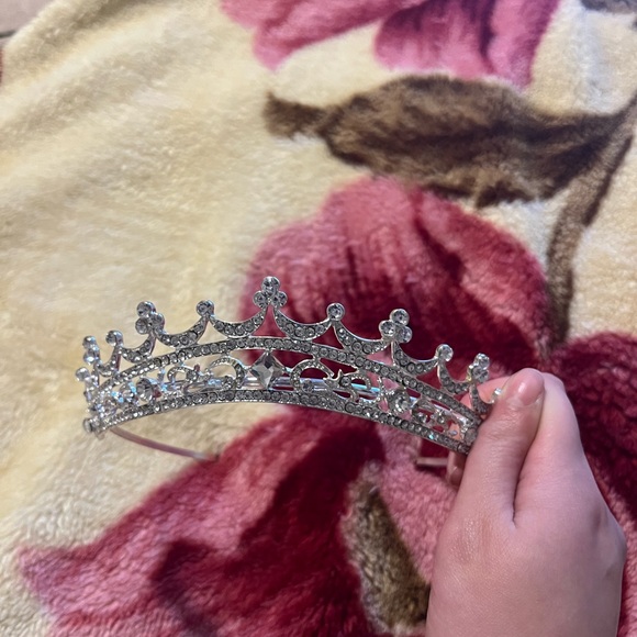 Tiara - Picture 5 of 8